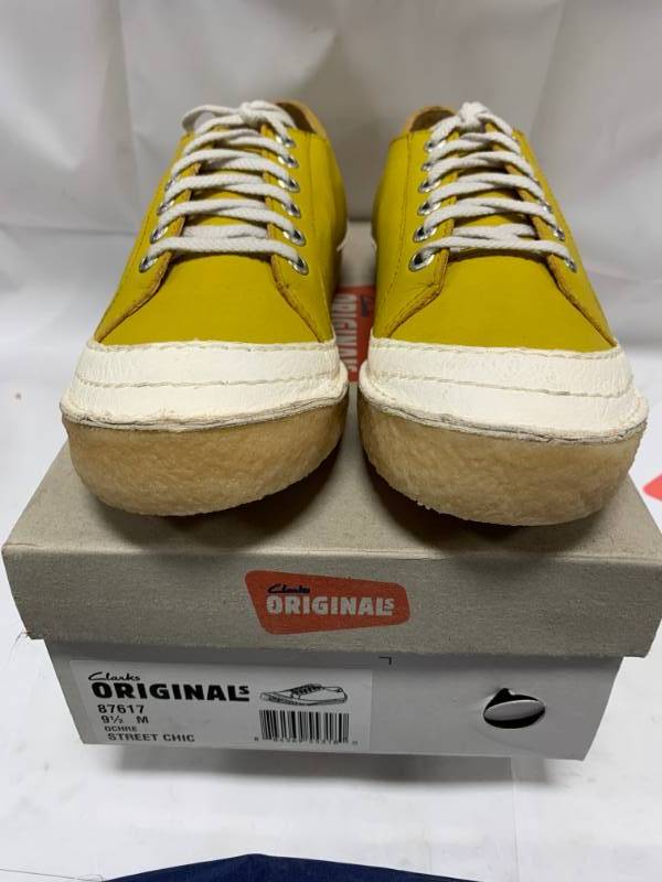 lot 105 image: Clarks Original Womens Street Chic Shoes Size 9.5