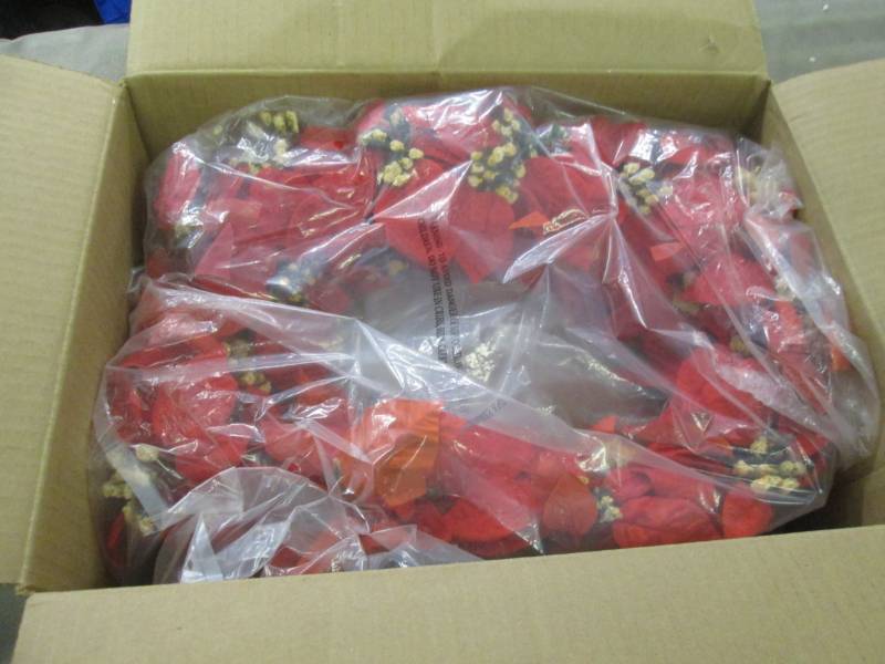 Pointsettia Wreath open box...