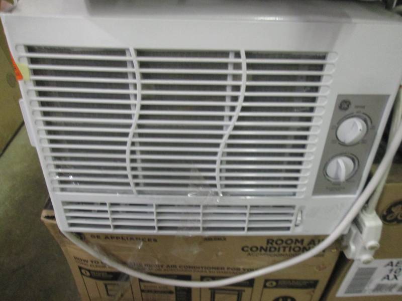 GE 5,000 BTU 115-Volt Room Window A...