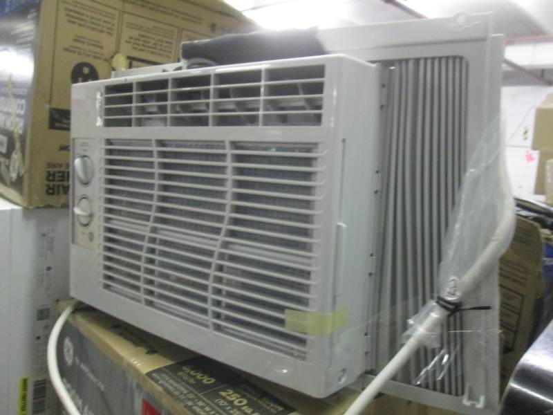 GE 5,000 BTU 115-Volt Room Window A...