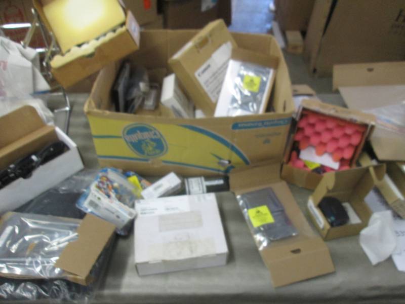 Large Assortment of Electronic Acce...