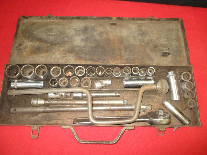 lot 3 image: Socket and wrenchset