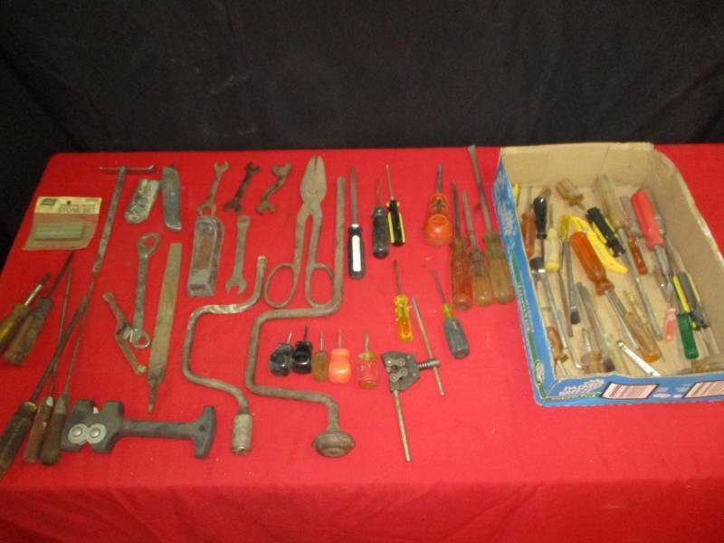 lot 5 image: Tools, lots of screwdrivers and Misc Tools
