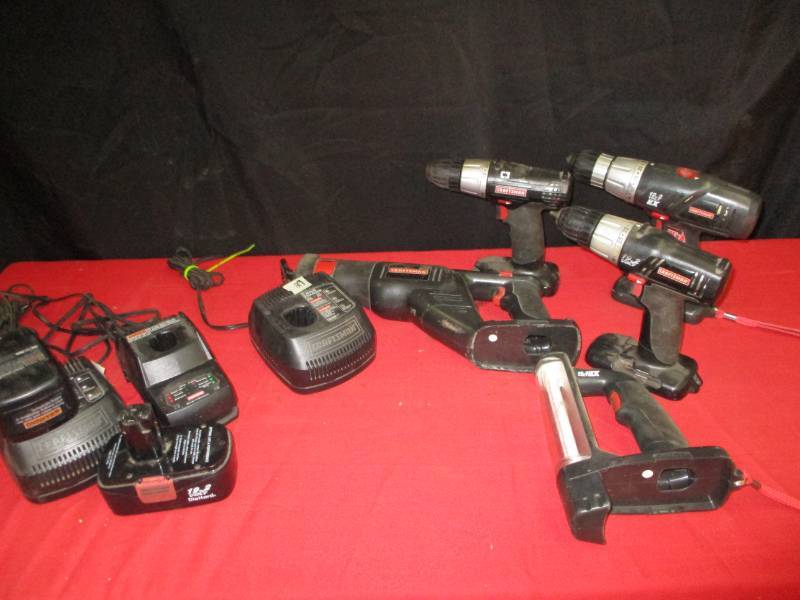 lot 7 image: 19.2 V 10 piece Craftman Tool Set