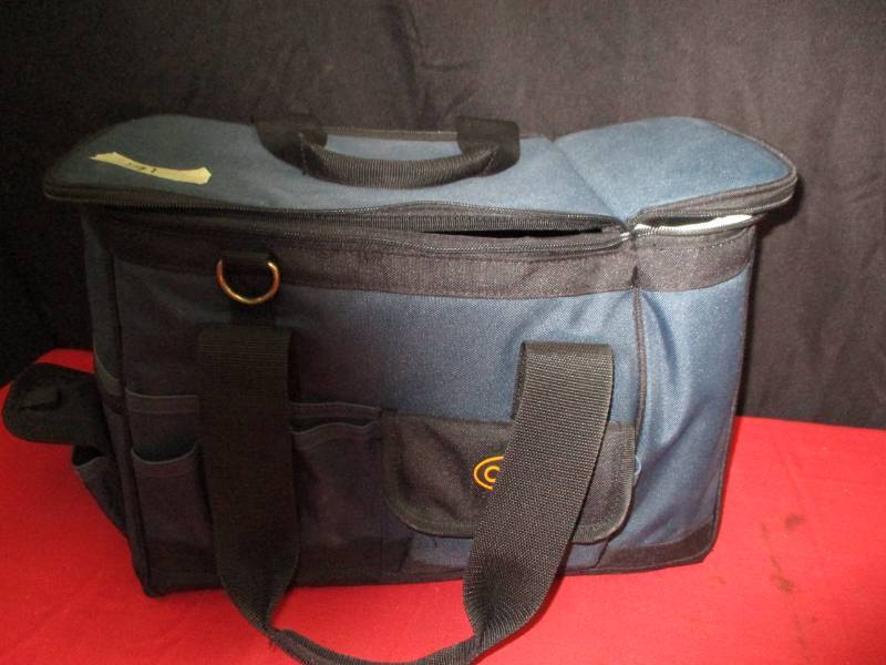lot 22 image: CLC Toolbox organizer nice bagcooler