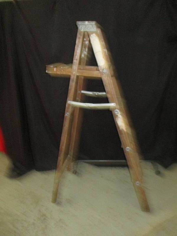 lot 51 image: Wood Ladder Folds, 5 ft