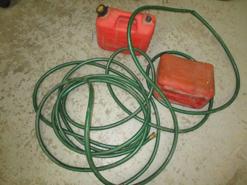lot 60 image: 2 gas cans and a hose
