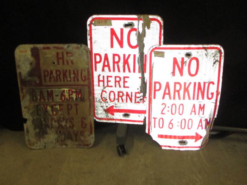 lot 70 image: 3 Parking signs all 12x18