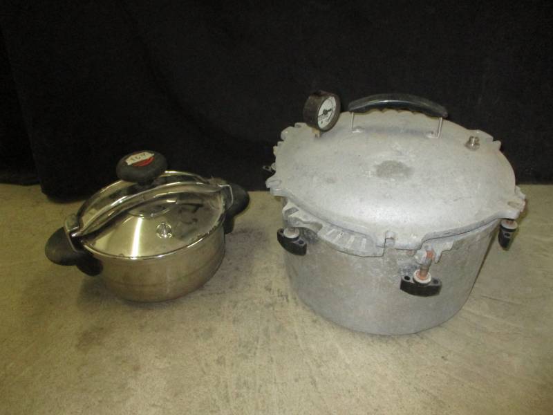 lot 80 image: 2 Nice Pressure Cookers