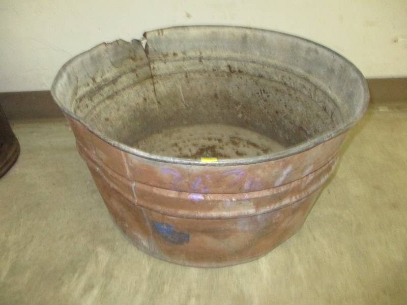 lot 90 image: Wash Tub