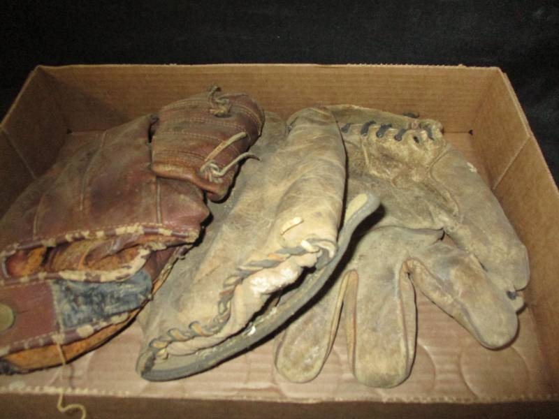 lot 105 image: Vintage Baseball Gloves