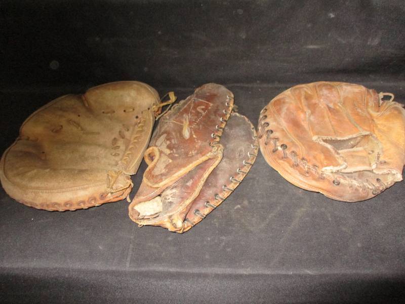 lot 106 image: Vintage Baseball Gloves