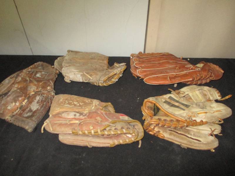 lot 109 image: Vintage Baseball Gloves