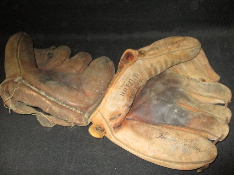 lot 111 image: Baseball Gloves