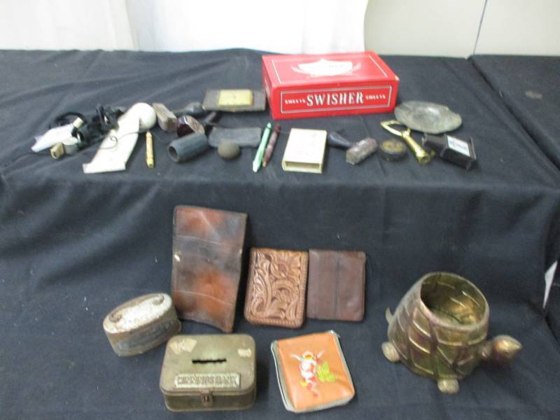 lot 118 image: Misc items
