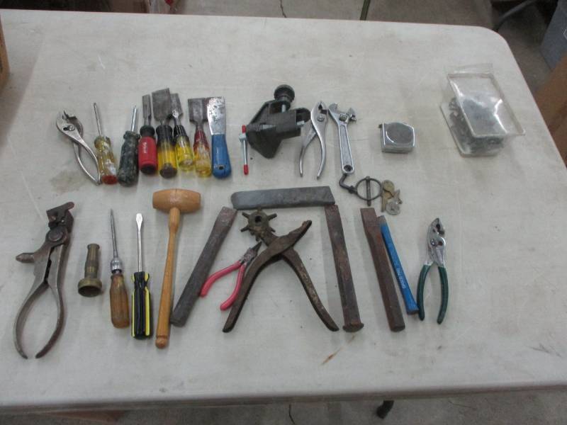 lot 123 image: Tools, lots of screwdrivers and Misc Tools