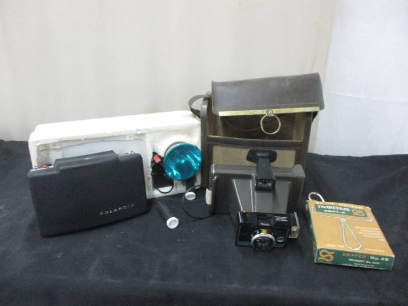lot 124 image: Vintage Cameras