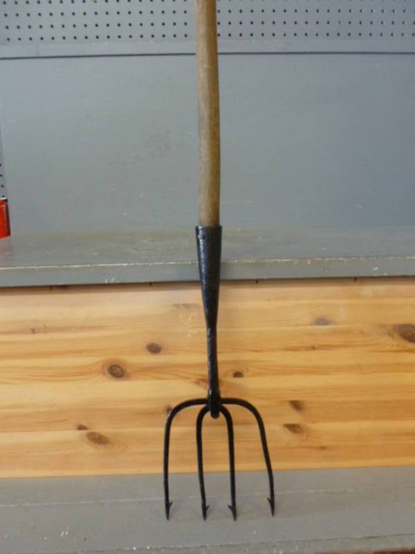 lot 6 image: Vintage River Spear