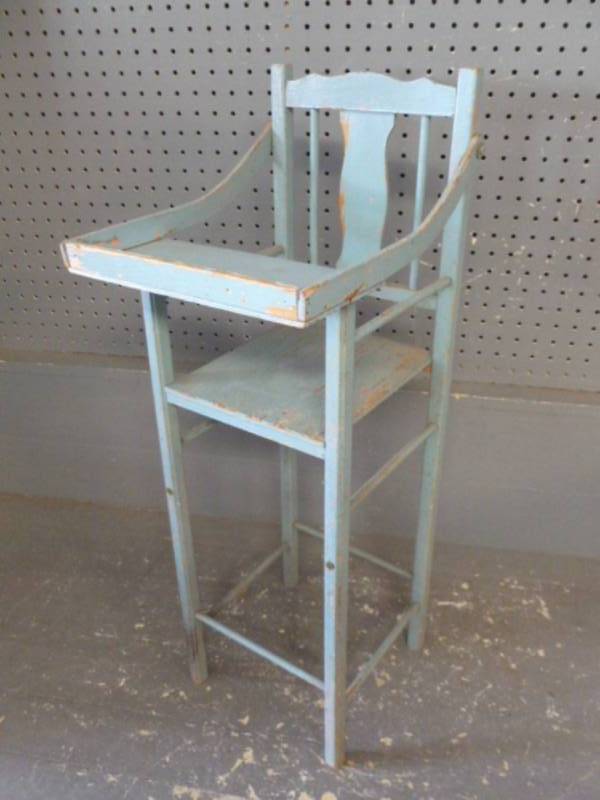 lot 9 image: Vintage Doll High Chair