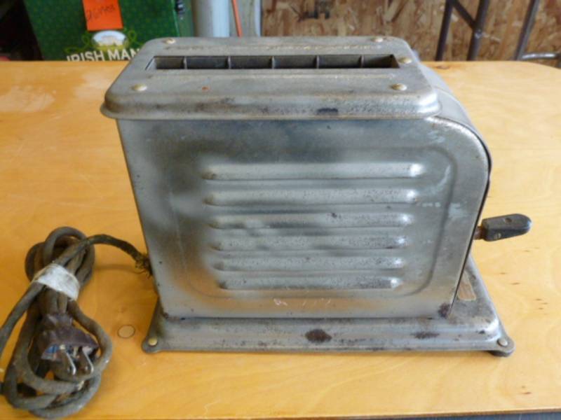 lot 27 image: Vintage Toaster