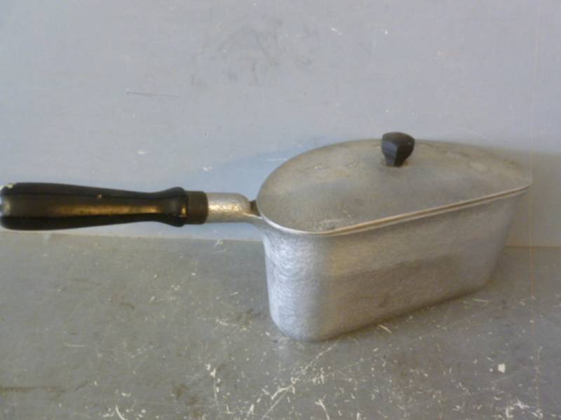 lot 52 image: Vintage Cast Aluminum Pan