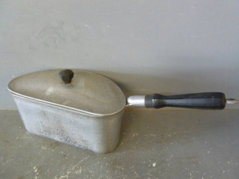 lot 53 image: Vintage Cast Aluminum Pan