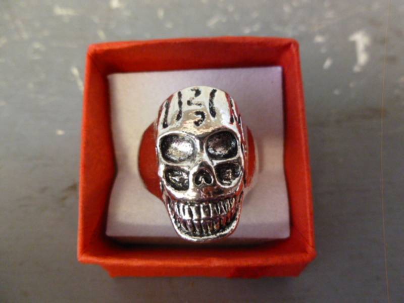 lot 79 image: Mens Ring