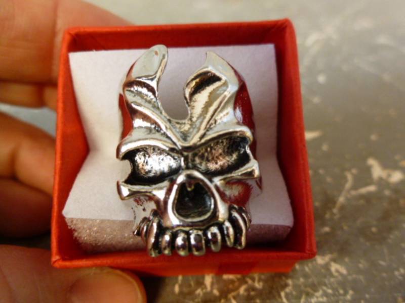 lot 80 image: Mens Ring