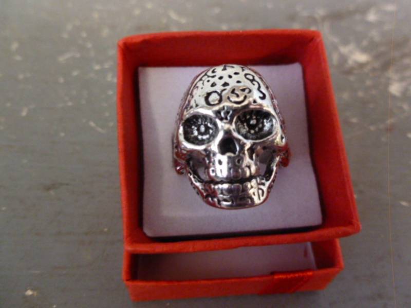 lot 83 image: Mens Ring