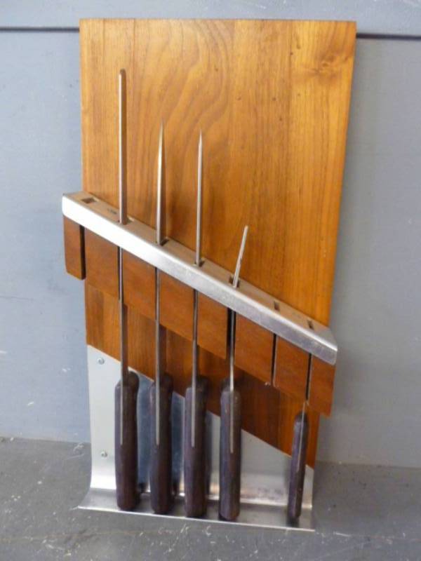 lot 108 image: Vintage Knife Set
