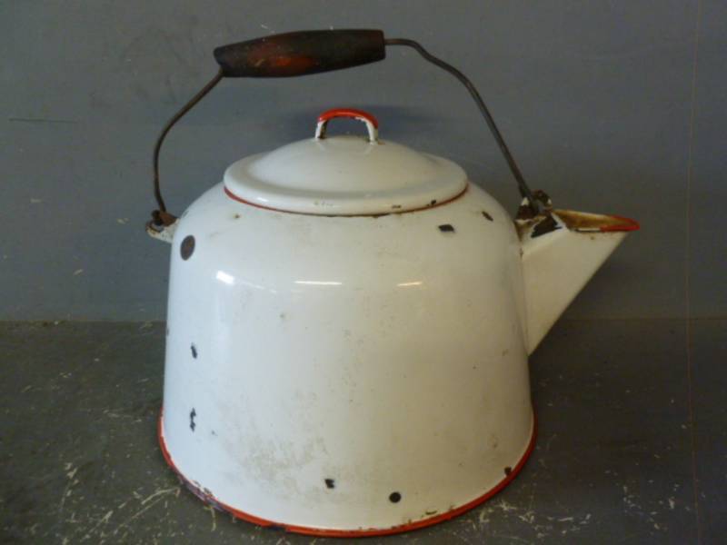 lot 112 image: Vintage Enamelware