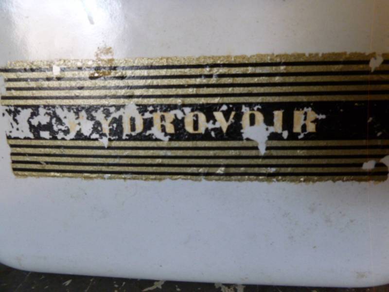 lot 113 image: Vintage Enamelware