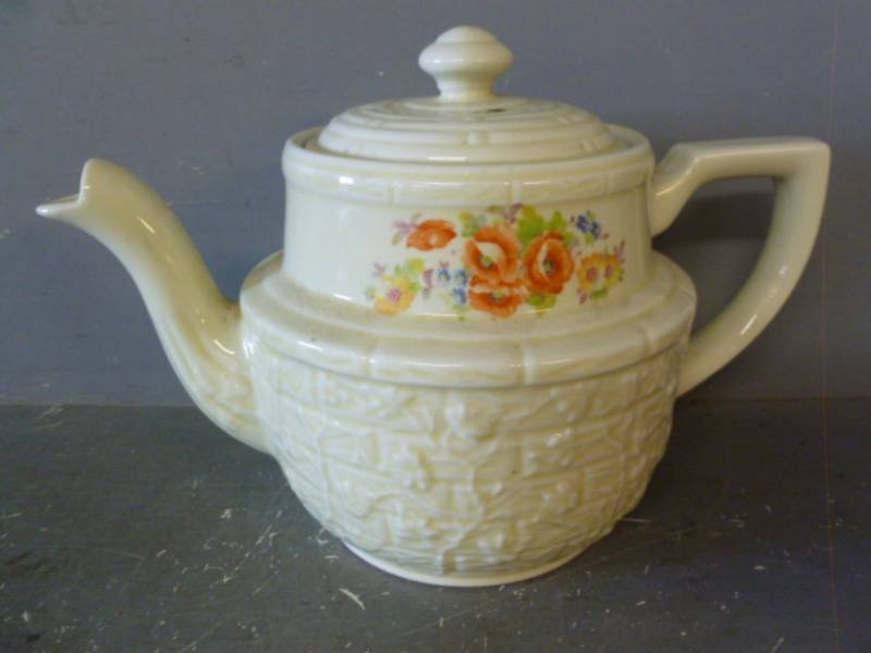 lot 117 image: Vintage Coffee Pot