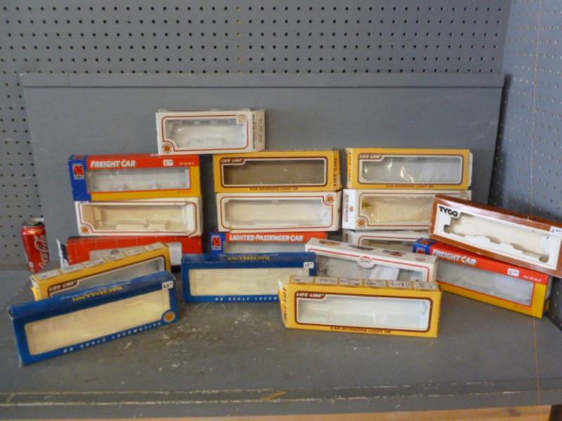 lot 139 image: HO Scale Train Car Boxes