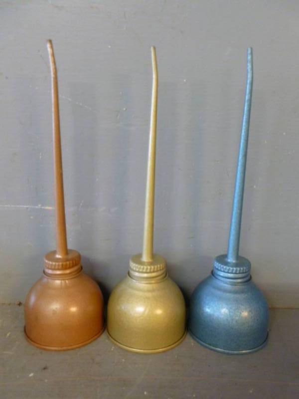 lot 213 image: Oiler Cans