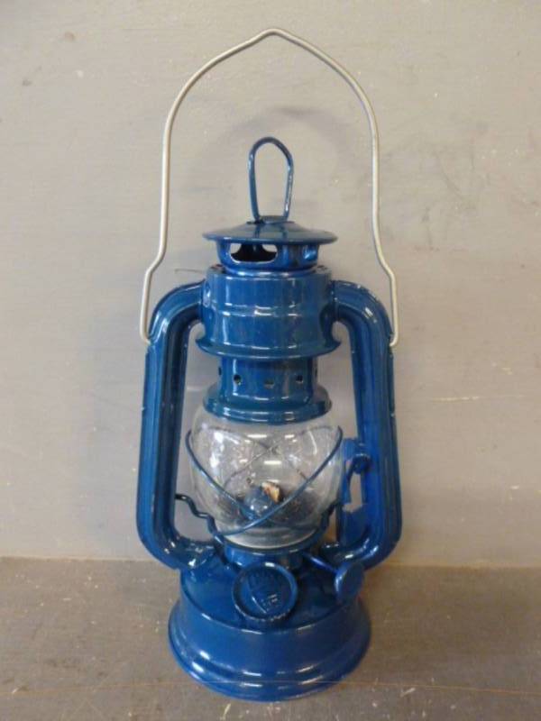 lot 219 image: Oil Lamp