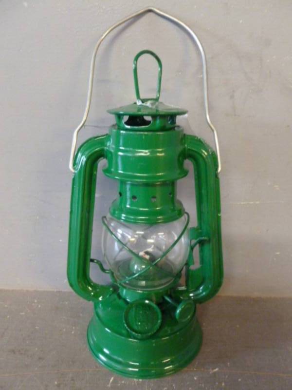 lot 220 image: Oil Lamp