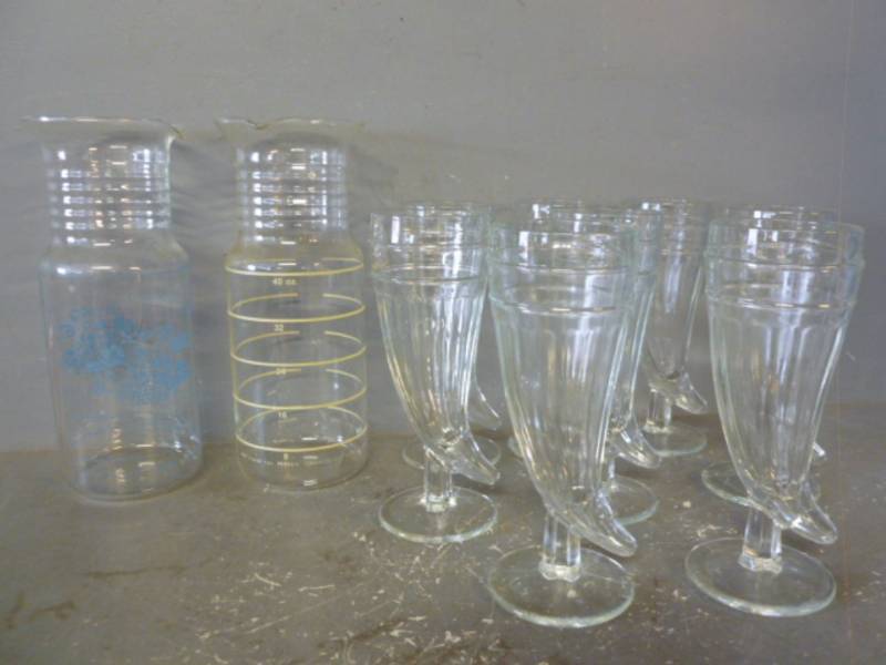 lot 225 image: Vintage Pyrex