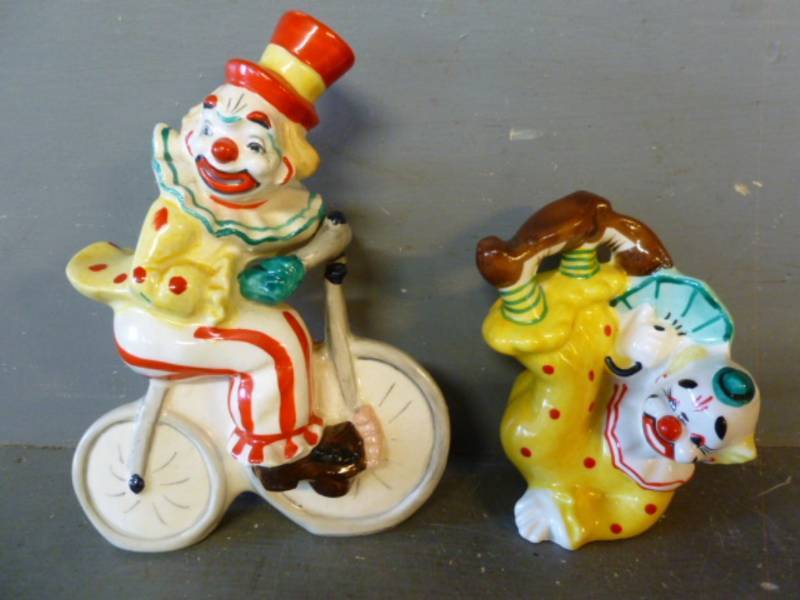 lot 233 image: Vintage Yona Figurines