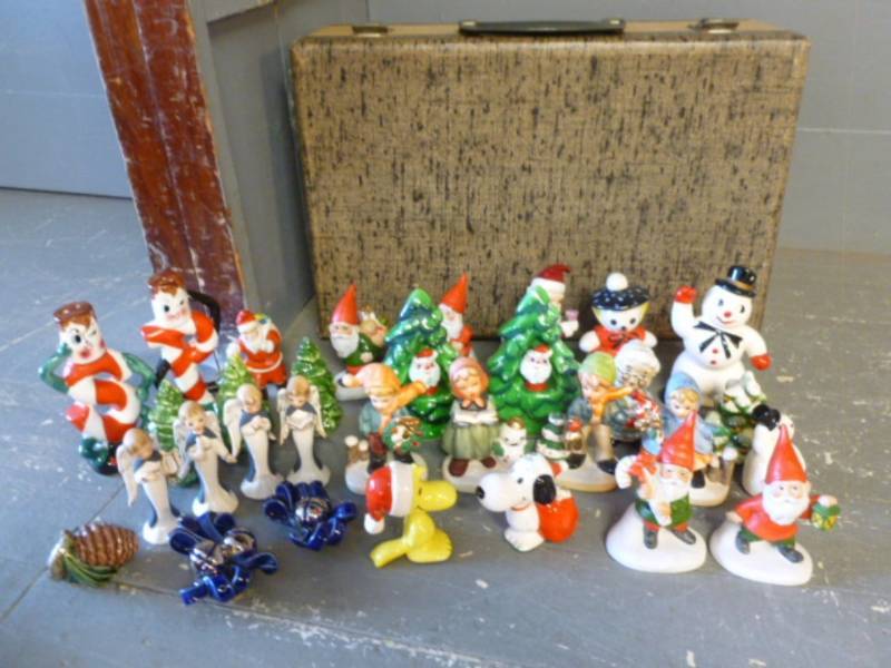 lot 237 image: Vintage Figurines