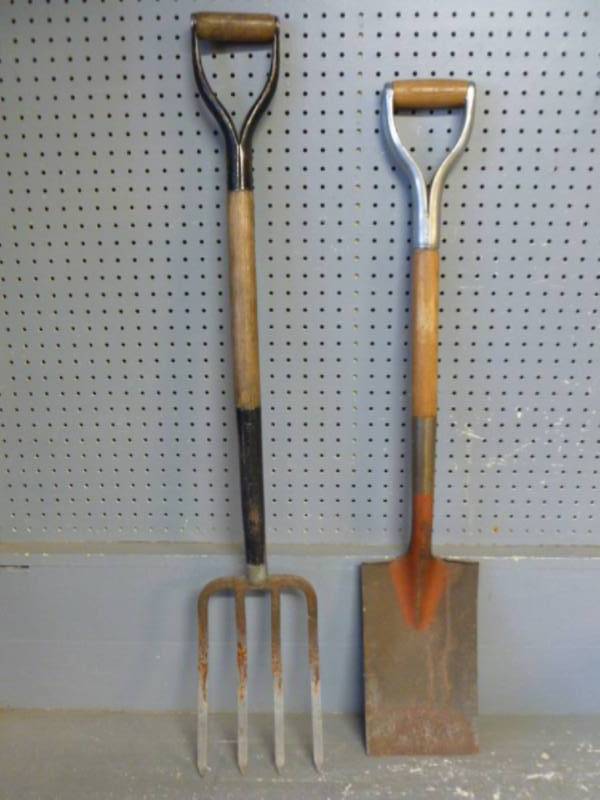 lot 253 image: Potato Fork