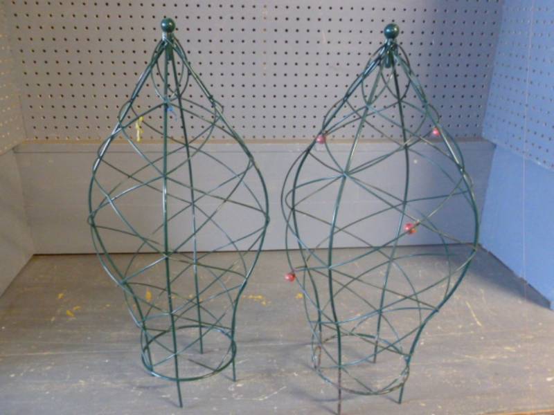 lot 263 image: Flower Cages