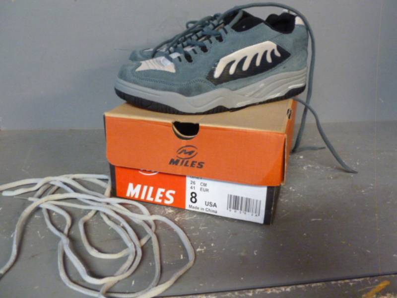 lot 274 image: Shoes
