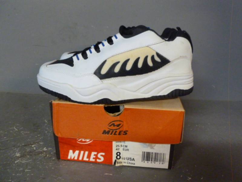 lot 276 image: Shoes