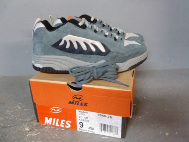 lot 277 image: Shoes