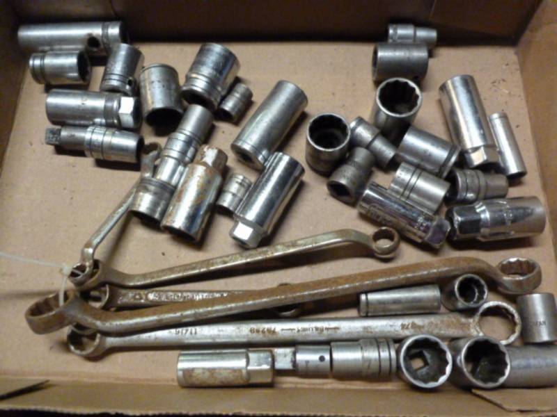 lot 296 image: Sockets