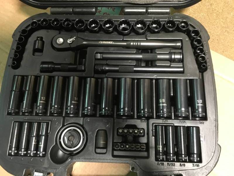 Husky 38 in. Drive 100-Position Universal SAE and Metric Mechanics Tool Set (60-Piece)  in like new condition
