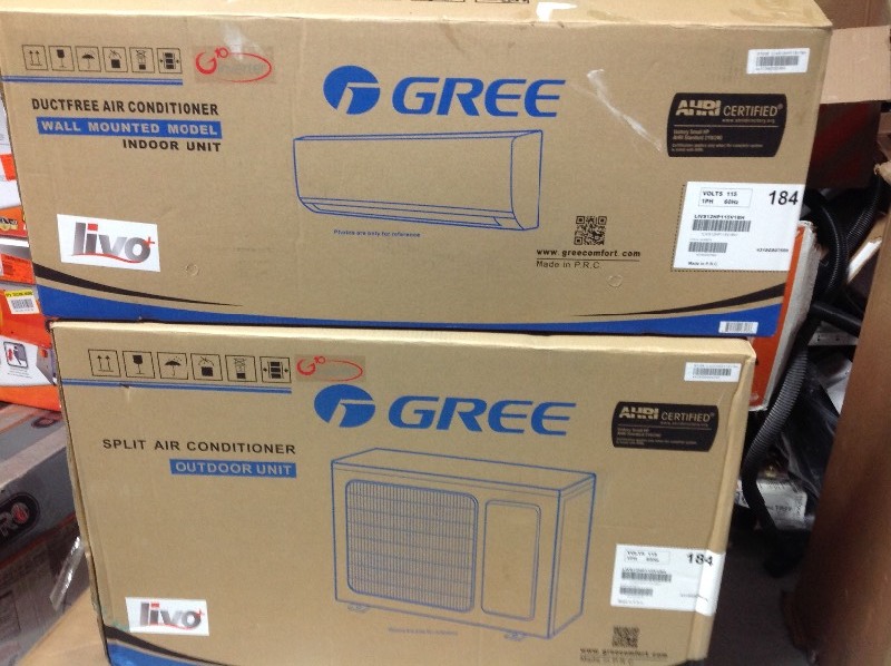 12,000 Btu 16 Seer Gree Livo Single Zone Ductless Mini Split Heat Pump System (115V) in good conditions