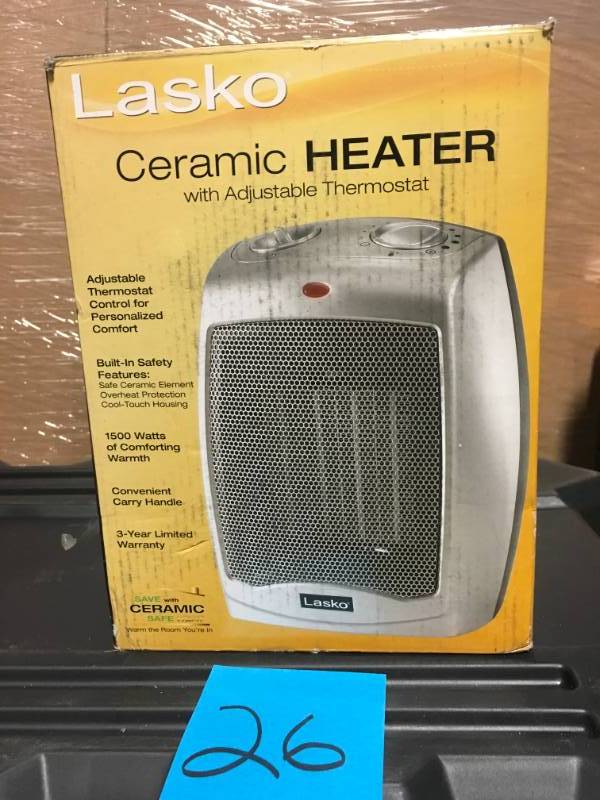 Lasko 9.2 in. 1500-Watt Electric Portable Ceramic Compact Heater  in like new condition