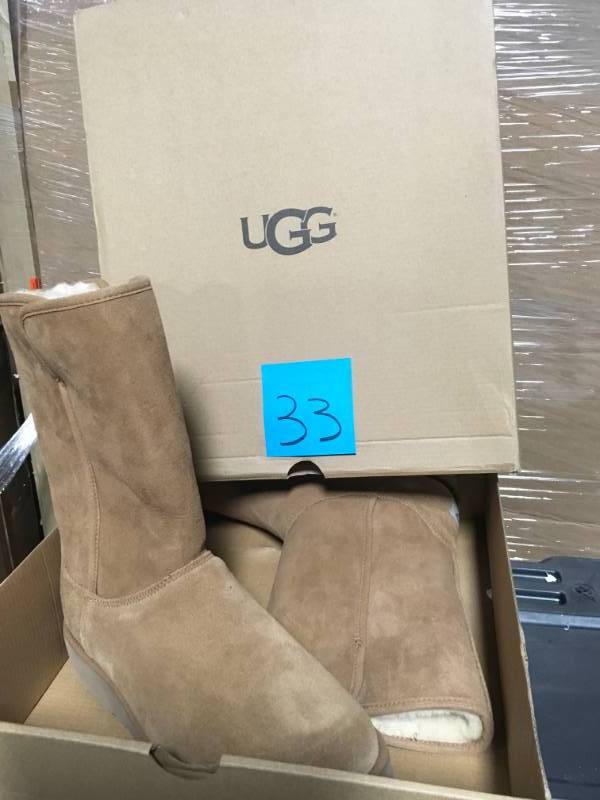 UGG Womens Amie Winter Boots Chestnut Water Resistant, US 9 not used